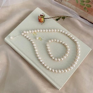 Colar e Pulseira CloudMonth de Pérolas Barrocas naturais de Água Doce, com fecho clássico e pingente de Prata Esterlina