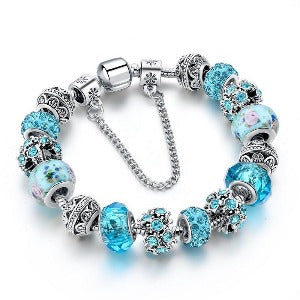 Bracelete Feminino AuroraVerdi, com Pedras em Cristais semipreciosos, remetendo a Flores Azuis